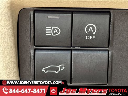 Used 2024 Toyota Highlander XLE image 25