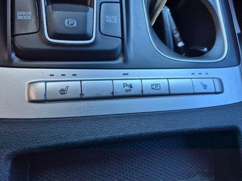 Used 2023 Kia Carnival LX image 21