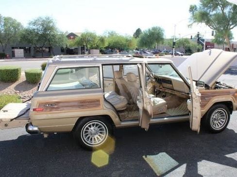 Used 1990 Jeep Grand Wagoneer image 21
