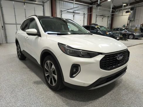 Certified 2023 Ford Escape Platinum AWD/4WD image 4