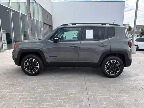 Used 2023 Jeep Renegade Latitude AWD/4WD image 2