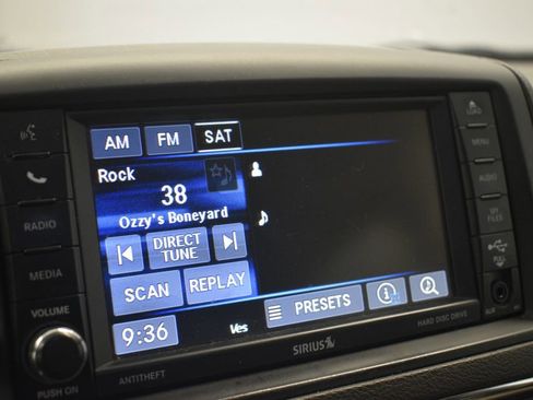 Used 2015 Chrysler Town & Country Touring w/ Driver Convenience Group image 36