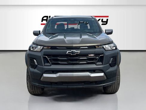 Used 2025 Chevrolet Colorado Trail Boss image 2