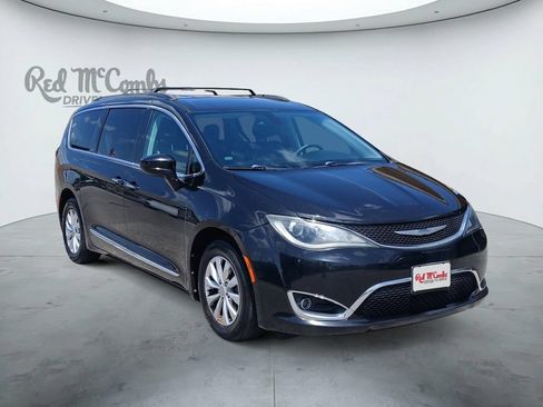 Used 2017 Chrysler Pacifica Touring-L FWD image 7