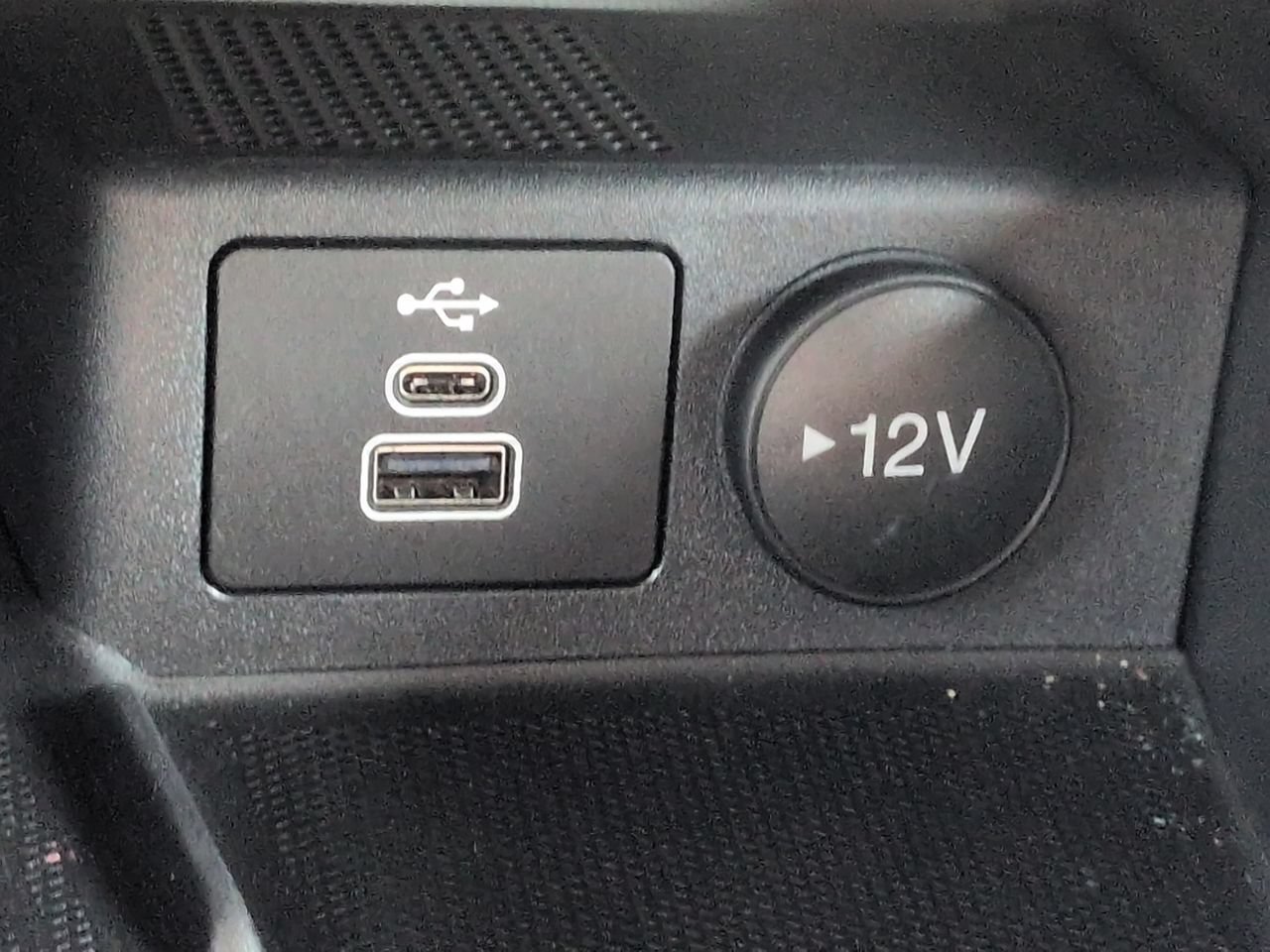 Used 2025 Ford Escape Platinum w/ Premium Technology Package FWD image 22