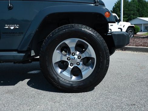 Used 2016 Jeep Wrangler Unlimited Sahara w/ Connectivity Group AWD/4WD image 5