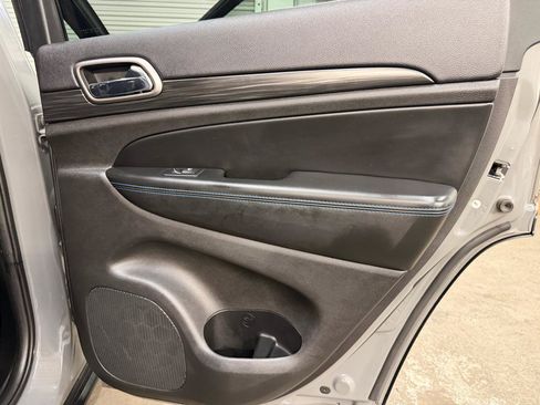 Used 2019 Jeep Grand Cherokee Laredo RWD image 37