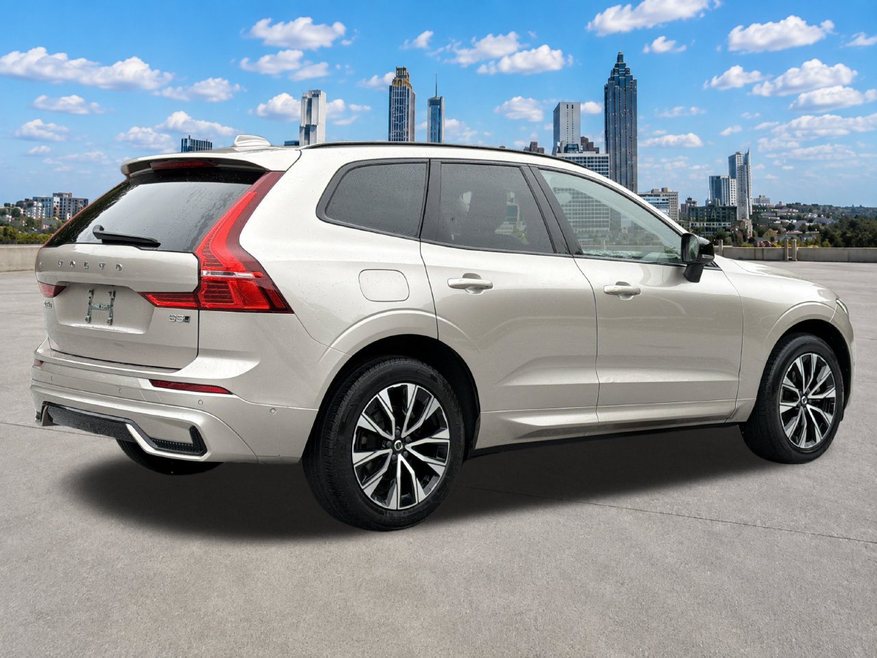 Used 2025 Volvo XC60 B5 Plus AWD/4WD image 28