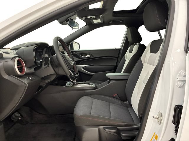 Used 2024 Chevrolet Trax RS w/ Sunroof Package FWD image 12