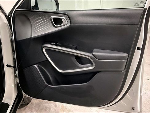 Used 2025 Kia Soul LX FWD image 22