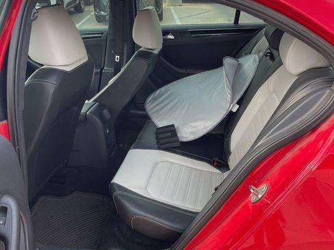 Used 2015 Volkswagen Jetta Sport image 10