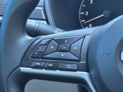 Used 2024 Nissan Altima 2.5 SV image 17