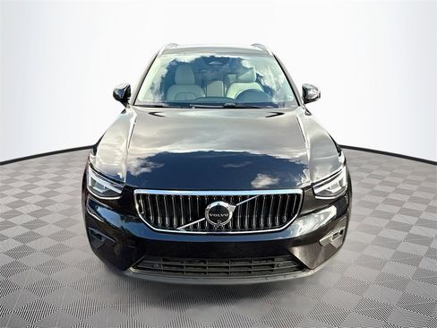 Used 2024 Volvo XC40 B5 Plus image 2