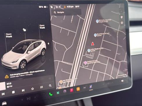 Used 2024 Tesla Model Y 2WD image 29