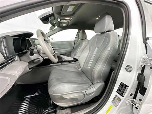 Used 2021 Hyundai Elantra SEL image 17