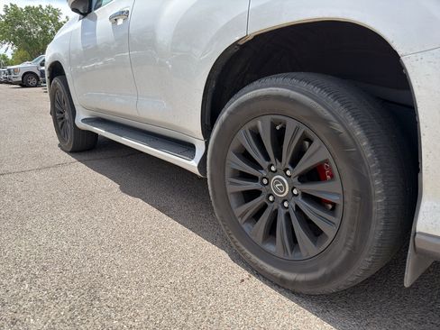 Used 2021 Lexus GX 460 Premium w/ Accessory Package AWD/4WD image 7