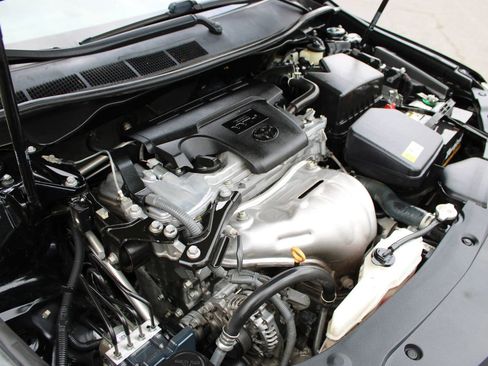 Used 2017 Toyota Camry SE FWD image 18