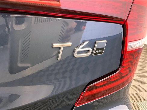 Used 2019 Volvo S60 T6 Momentum w/ Premium Package image 7