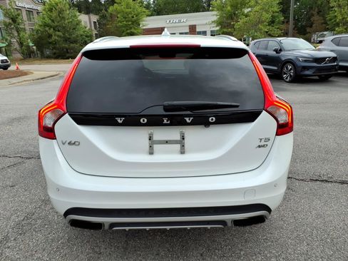 Used 2016 Volvo V60 T5 Cross Country Platinum AWD/4WD image 4