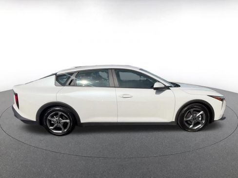 Used 2025 Kia K4 LXS image 16