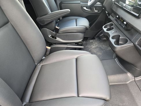 Used 2024 Mercedes-Benz Sprinter 3500 image 3