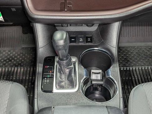Used 2018 Toyota Highlander LE image 19