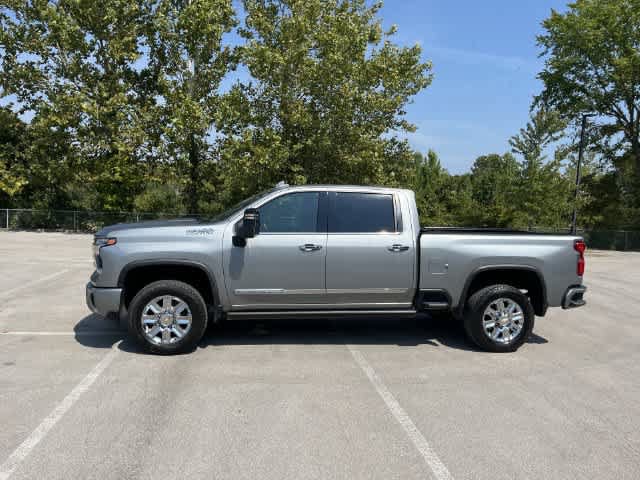 Used 2024 Chevrolet Silverado 2500 High Country w/ High Country Premium Package AWD/4WD image 5