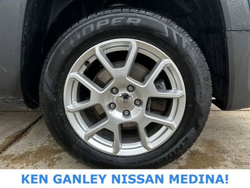 Used 2021 Jeep Renegade Latitude AWD/4WD image 22