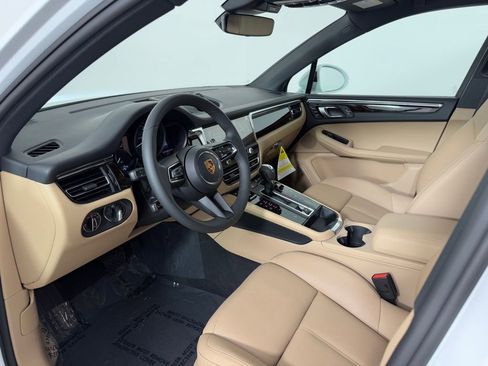 New 2026 Porsche Macan AWD/4WD image 4