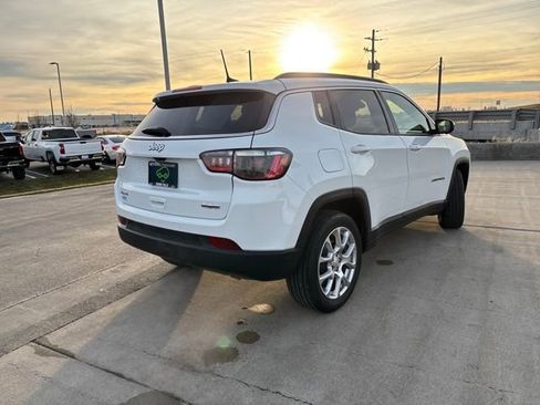 Used 2024 Jeep Compass Latitude AWD/4WD image 3