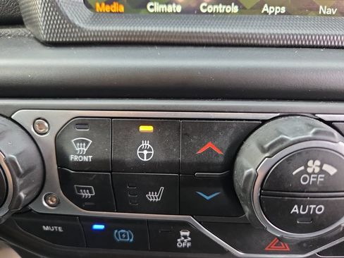 Used 2023 Jeep Wrangler Unlimited Sahara w/ Cold Weather Group AWD/4WD image 21