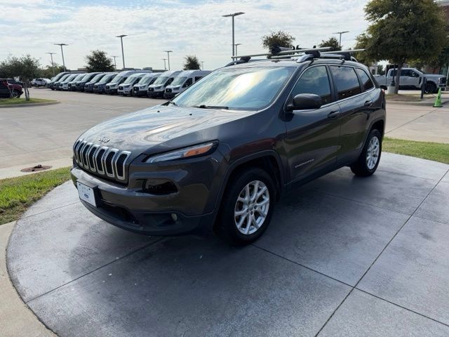 Used 2017 Jeep Cherokee Latitude w/ True North Edition AWD/4WD image 3