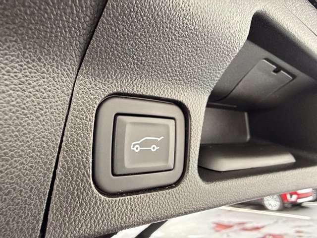 Used 2023 GMC Acadia Denali w/ Denali Ultimate Package AWD/4WD image 9