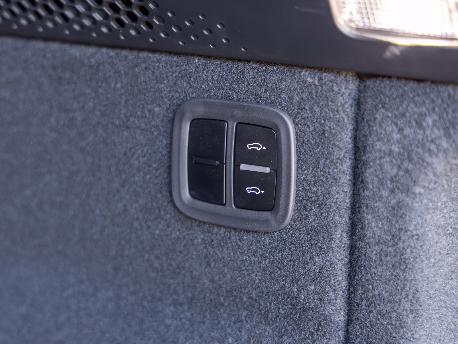 Certified 2025 Porsche Macan Electric RWD image 51