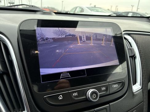 Used 2021 Chevrolet Malibu LT FWD image 16