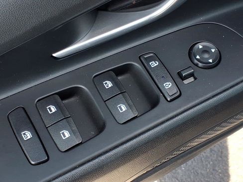 Used 2023 Hyundai Elantra Limited image 23