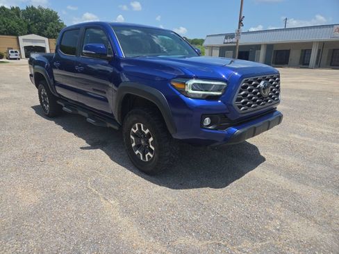 Used 2023 Toyota Tacoma TRD Off-Road w/ TRD Premium Off Road Package AWD/4WD image 15