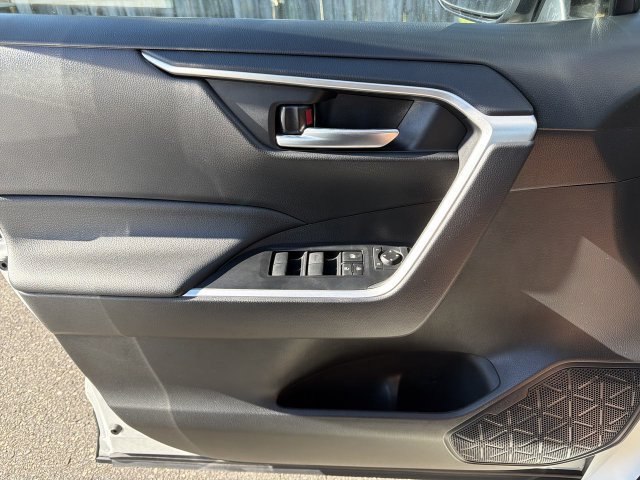 Used 2021 Toyota RAV4 XLE w/ Convenience Package AWD/4WD image 23