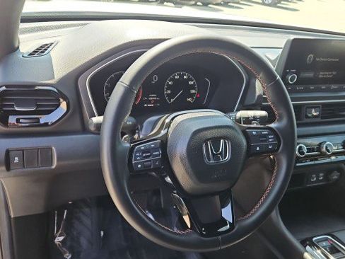 Used 2025 Honda Pilot Sport image 11