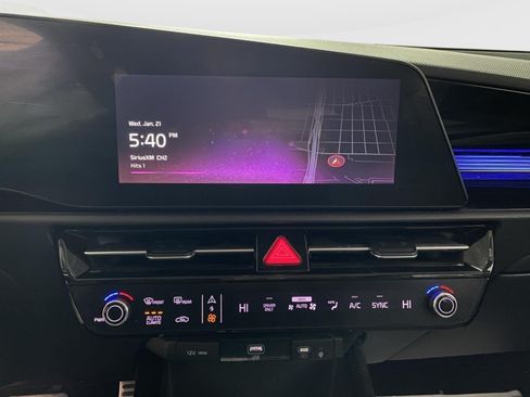 Used 2023 Kia Niro EX Touring FWD image 22