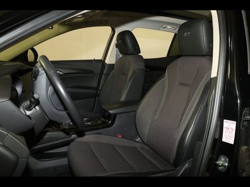Used 2022 Buick Envision Preferred AWD/4WD image 2
