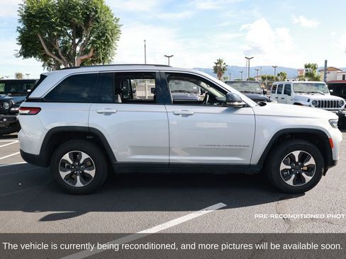 Used 2022 Jeep Grand Cherokee Limited 4xe w/ Luxury Tech Group II AWD/4WD image 7