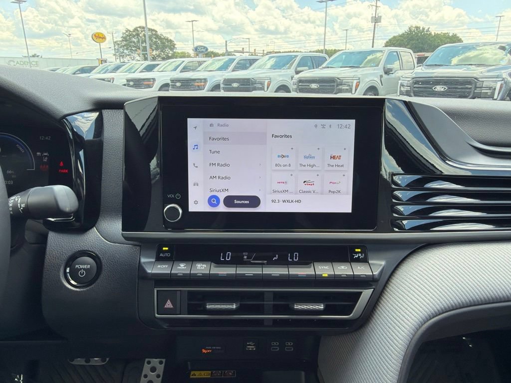 Used 2026 Toyota Camry SE FWD image 29