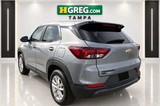 Used 2025 Chevrolet TrailBlazer LS w/ LS Convenience Package AWD/4WD image 2