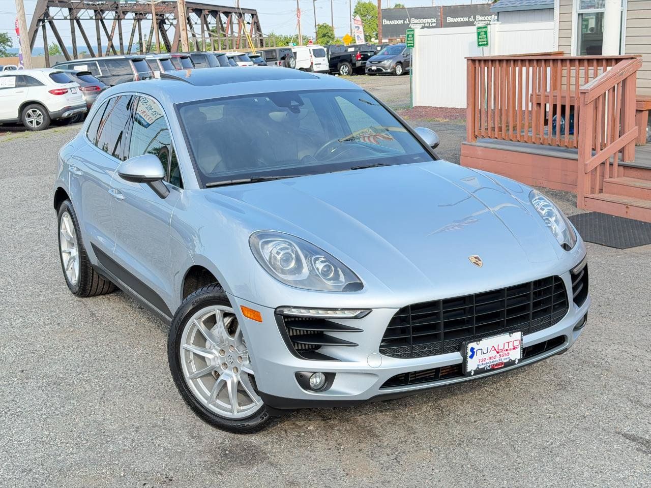 Used 2017 Porsche Macan S AWD/4WD image 2