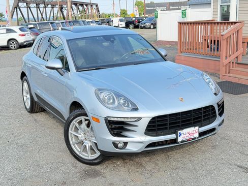 Used 2017 Porsche Macan S AWD/4WD image 2