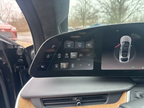 Used 2024 Lucid Air Touring image 16