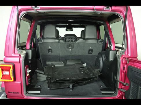 Used 2022 Jeep Wrangler Unlimited Rubicon w/ LED Lighting Group AWD/4WD image 15