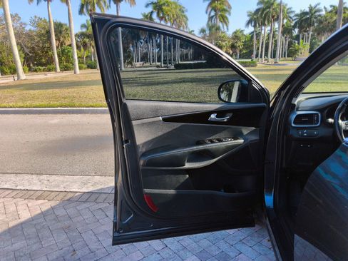 Used 2019 Kia Sorento EX FWD image 19