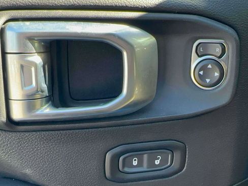 Used 2023 Jeep Wrangler Unlimited Sahara image 14